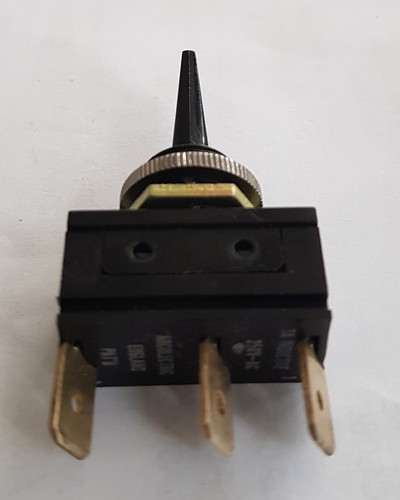 Toggle Switch on - off - on